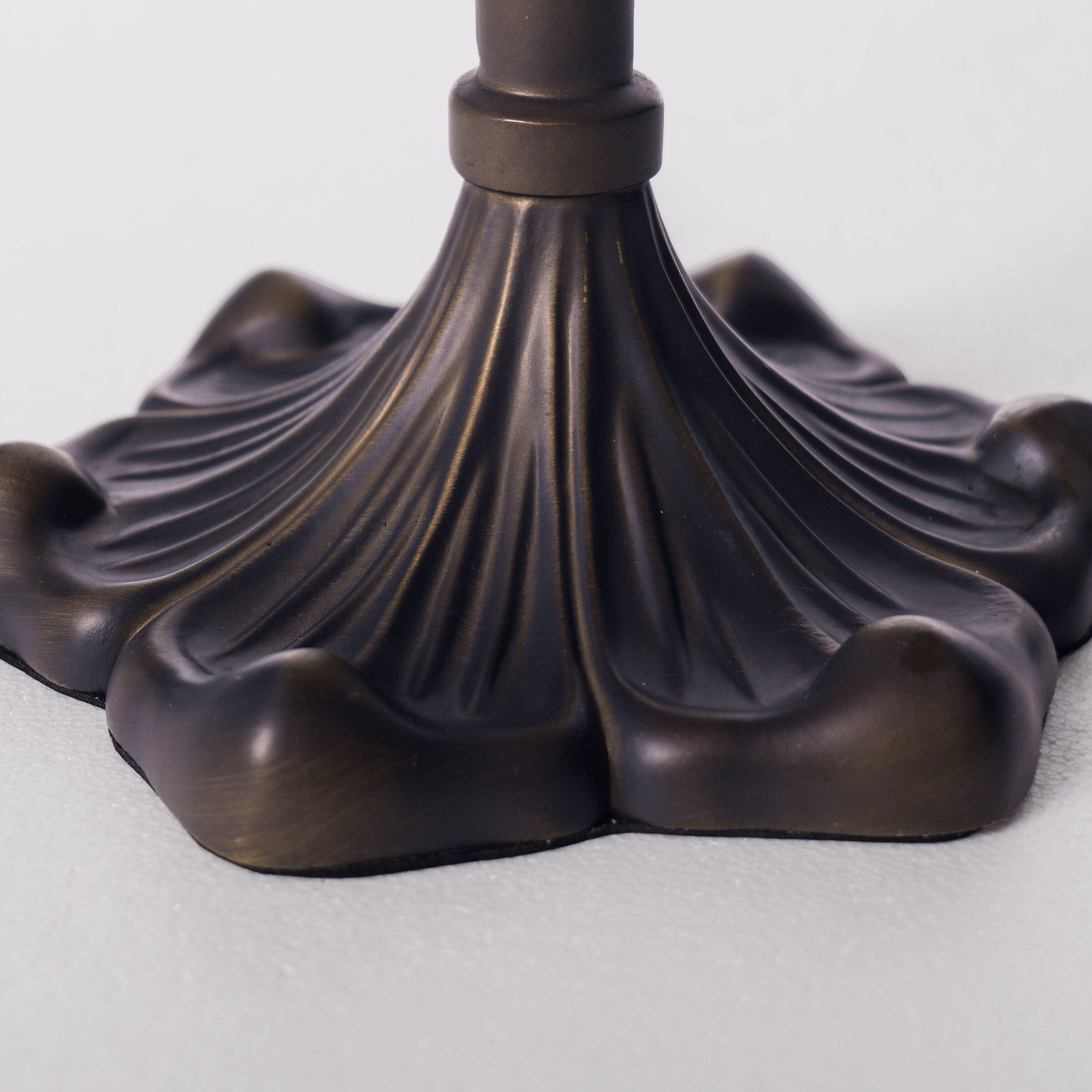 Lightsin Tiffany Table Lamp | Handcrafted Stained Glass Rose Series Lightsin UK 